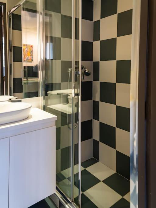 Artistic Spacious Studio Apartment Next To Metro Monastiraki Athens Exterior photo