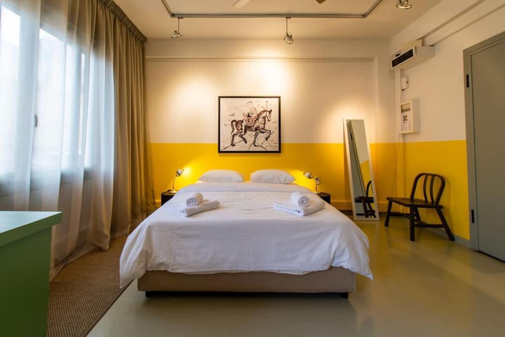 Artistic Spacious Studio Apartment Next To Metro Monastiraki Athens Exterior photo
