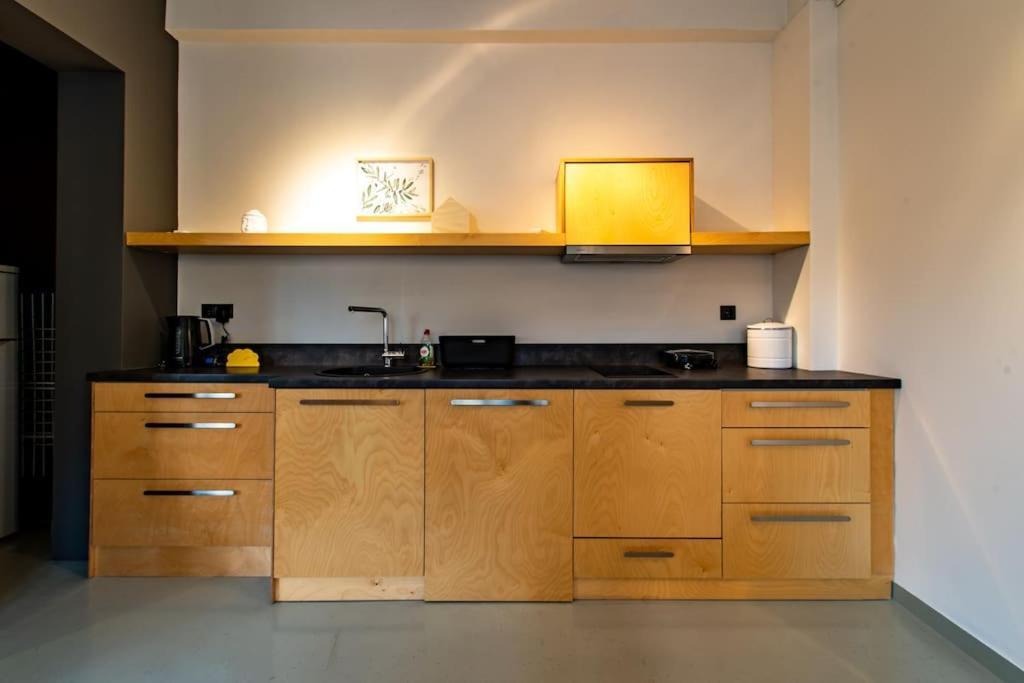 Artistic Spacious Studio Apartment Next To Metro Monastiraki Athens Exterior photo