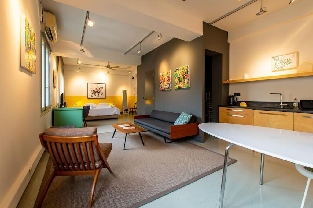 Artistic Spacious Studio Apartment Next To Metro Monastiraki Athens Exterior photo