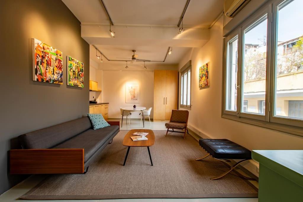 Artistic Spacious Studio Apartment Next To Metro Monastiraki Athens Exterior photo