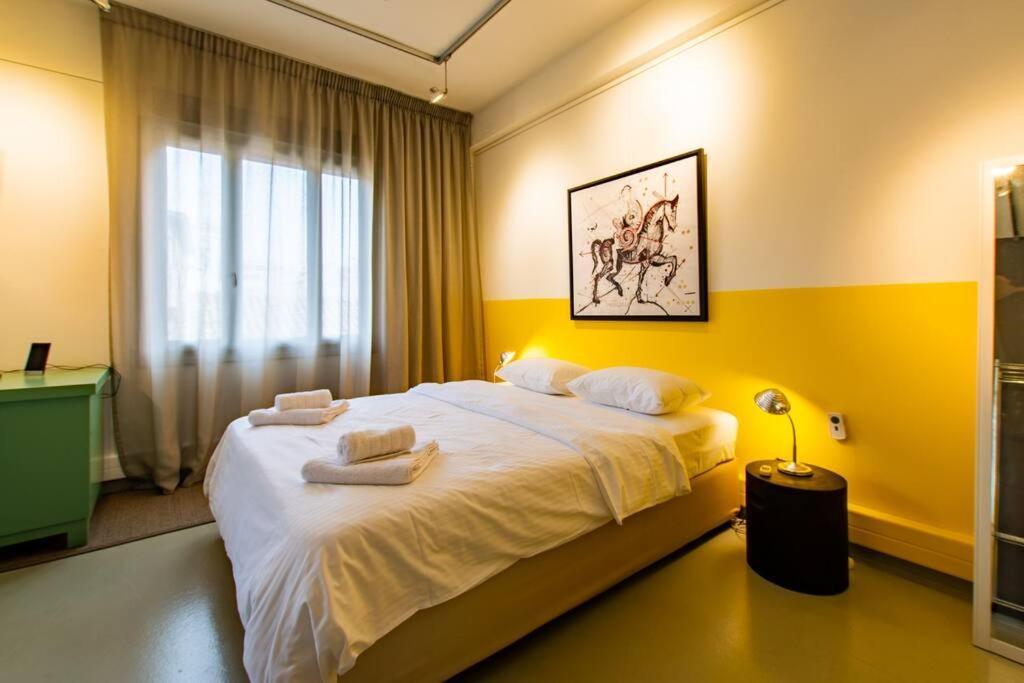 Artistic Spacious Studio Apartment Next To Metro Monastiraki Athens Exterior photo