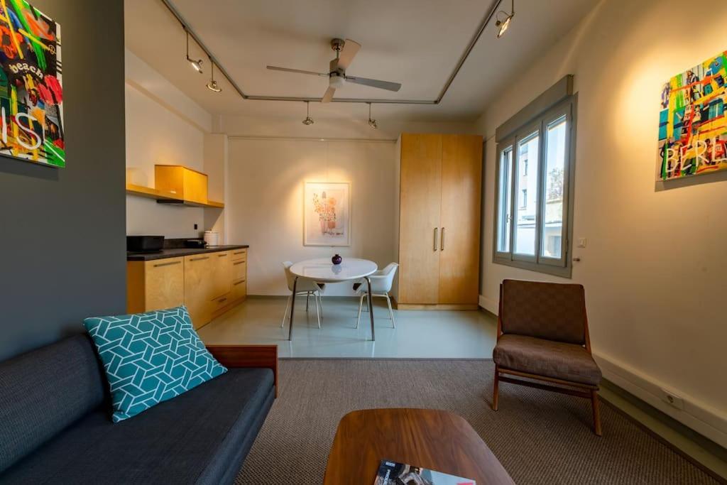 Artistic Spacious Studio Apartment Next To Metro Monastiraki Athens Exterior photo