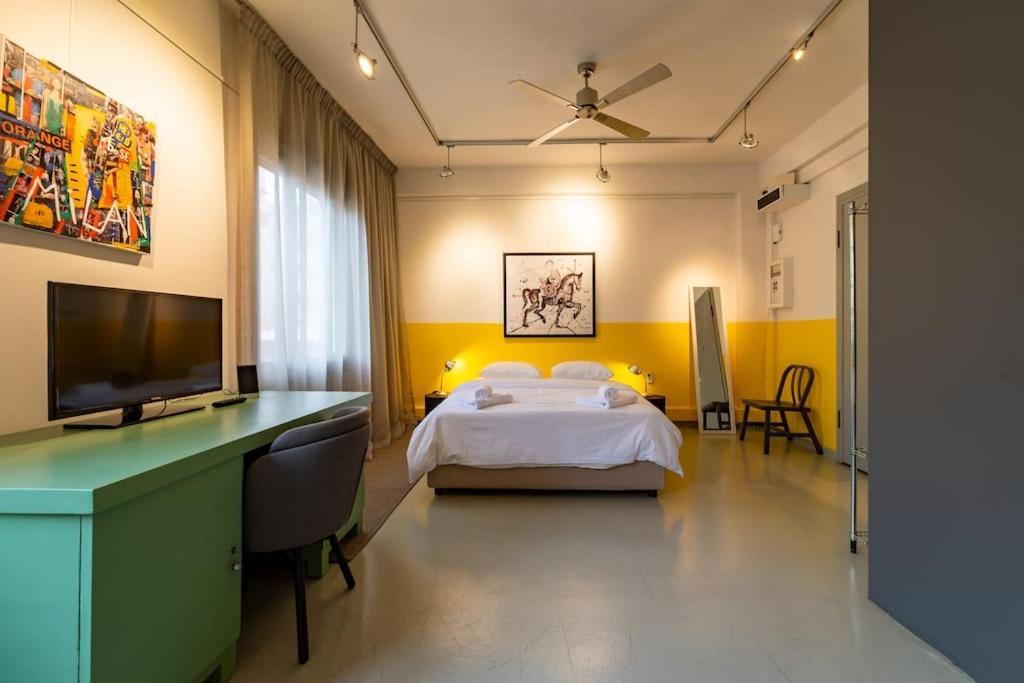 Artistic Spacious Studio Apartment Next To Metro Monastiraki Athens Exterior photo