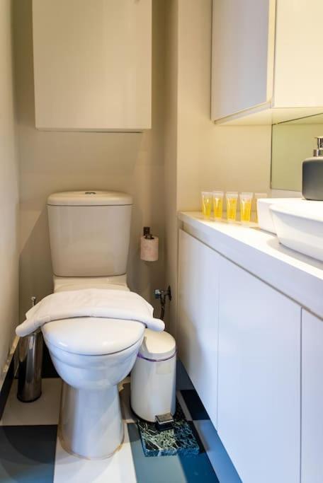 Artistic Spacious Studio Apartment Next To Metro Monastiraki Athens Exterior photo