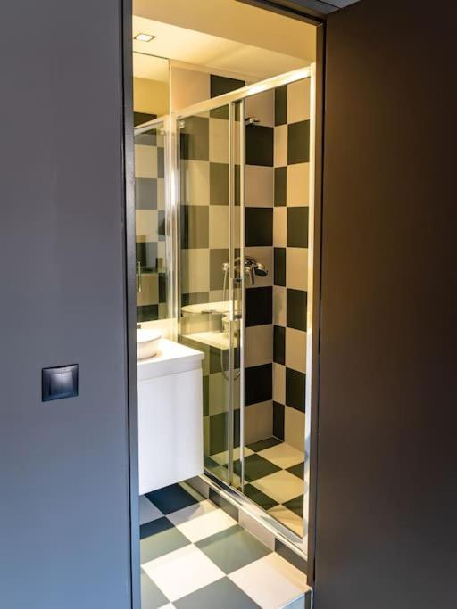 Artistic Spacious Studio Apartment Next To Metro Monastiraki Athens Exterior photo